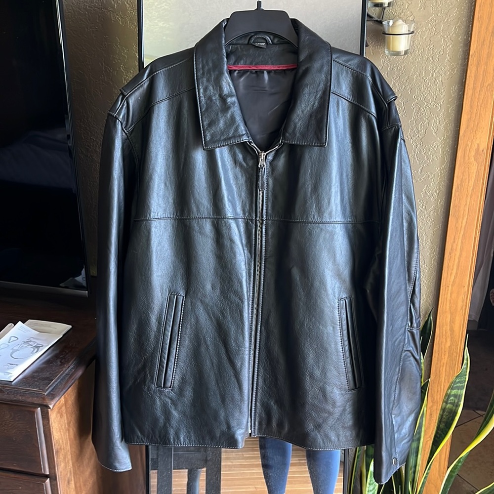 Leather jacket – no tags no size – fits husband who is a  2XL